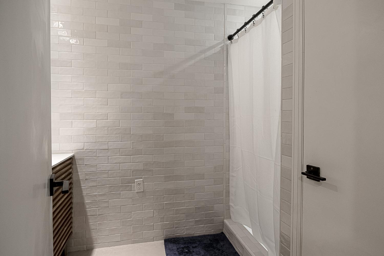 6613 Woodland Ave, Modesto, CA 95358