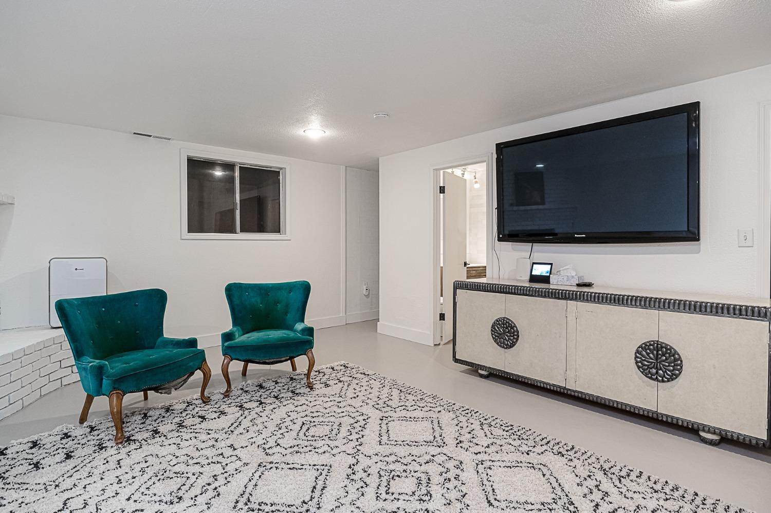 6613 Woodland Ave, Modesto, CA 95358