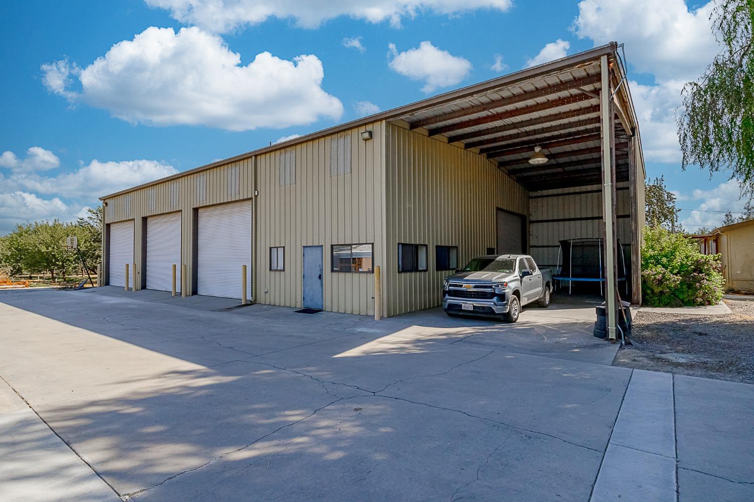 6613 Woodland Ave, Modesto, CA 95358