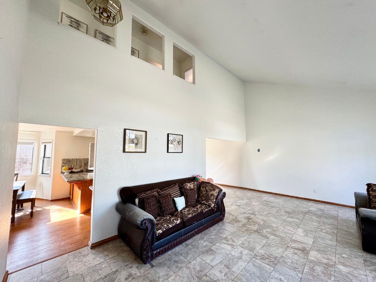 708 Bonneau Ct, Patterson, CA 95363