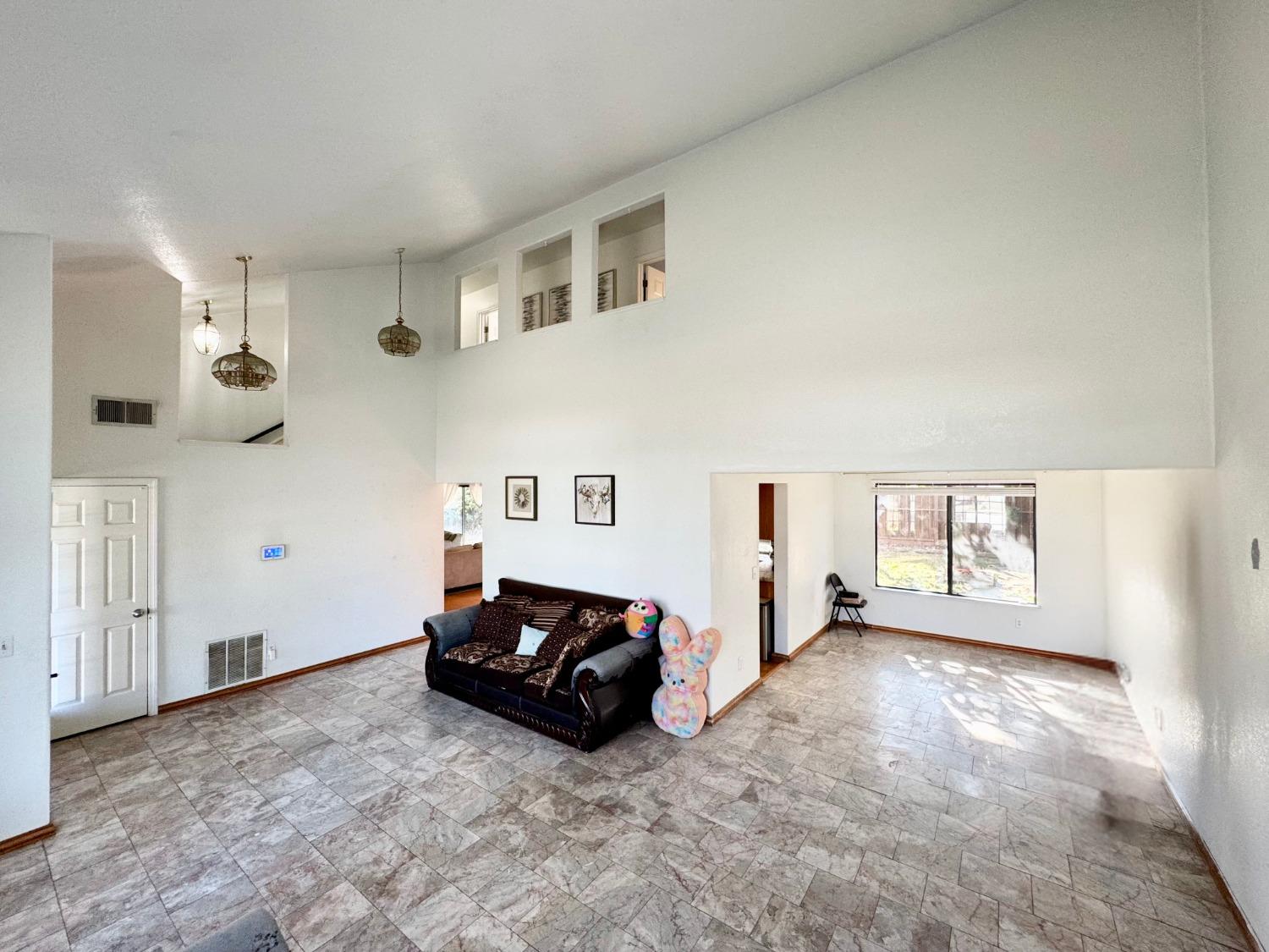 708 Bonneau Ct, Patterson, CA 95363