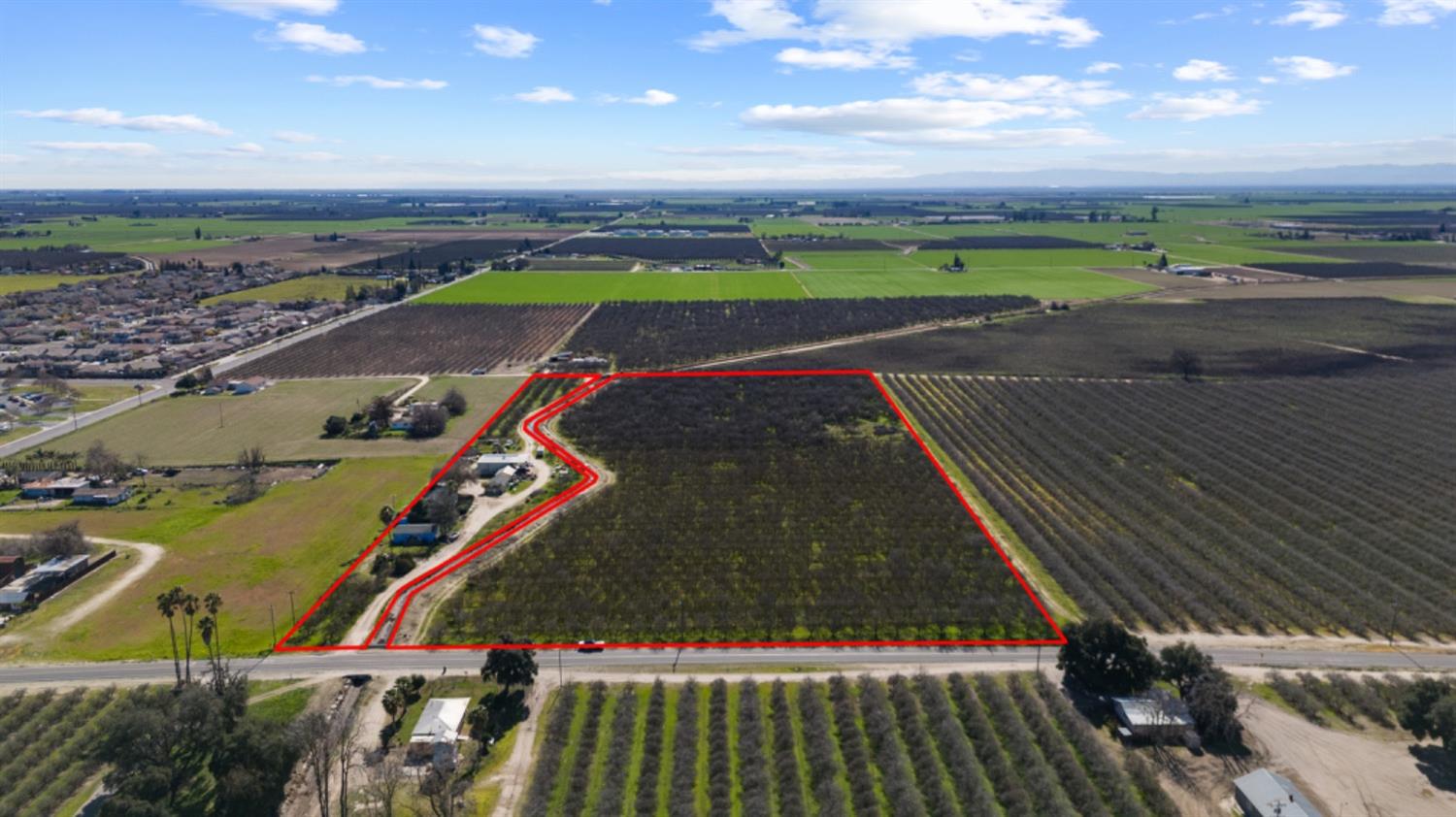 14127 Vinewood Ave, Livingston, CA 95334