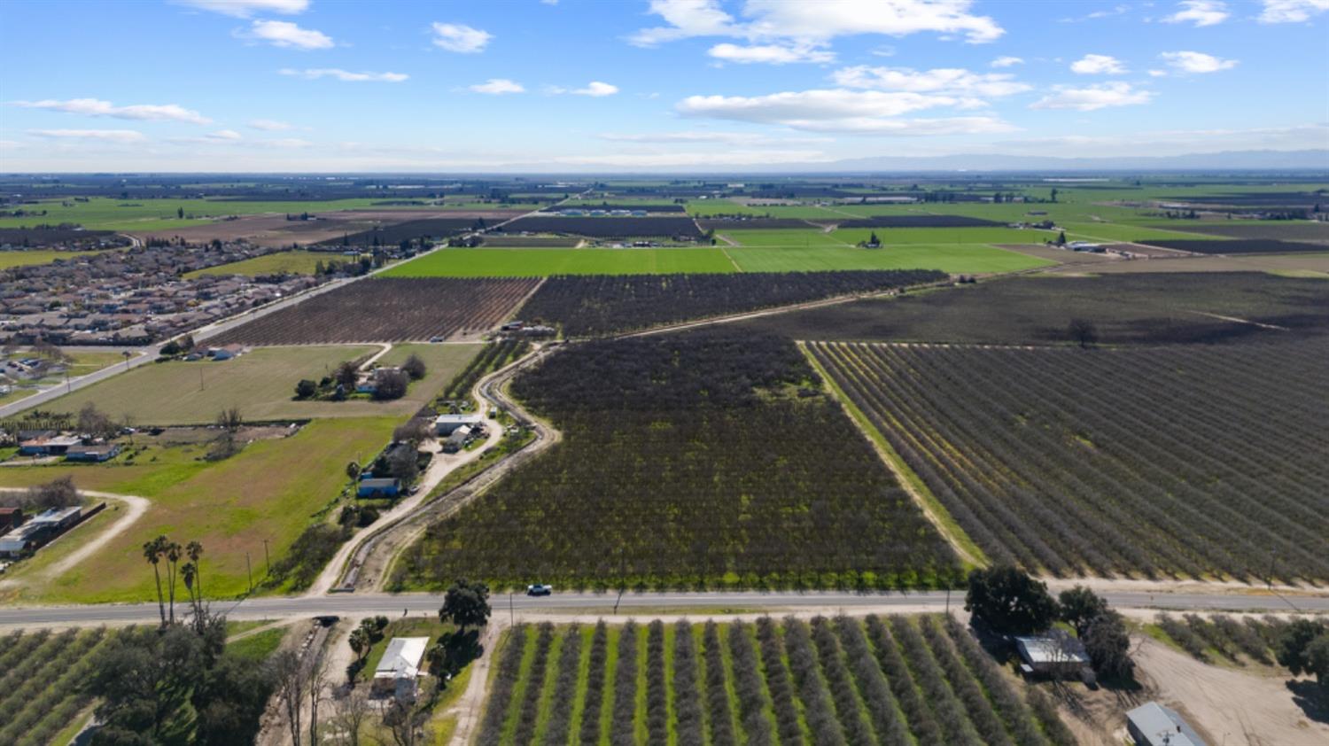 14127 Vinewood Ave, Livingston, CA 95334