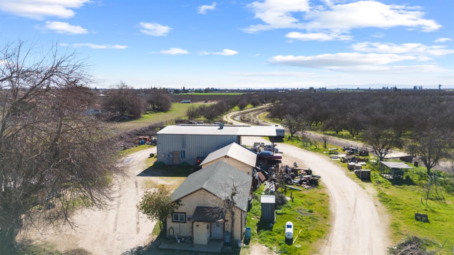 14127 Vinewood Ave, Livingston, CA 95334