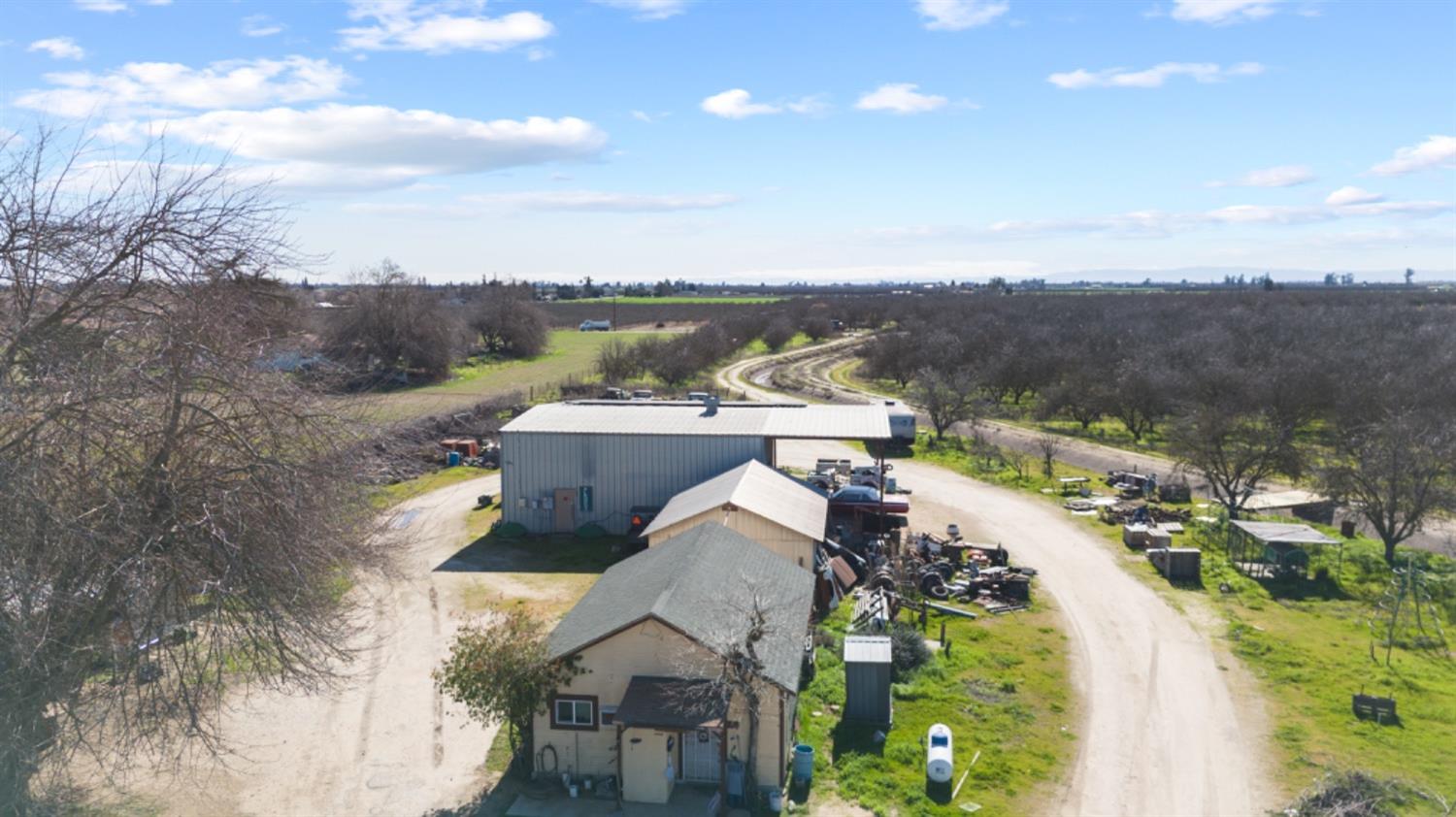 14127 Vinewood Ave, Livingston, CA 95334