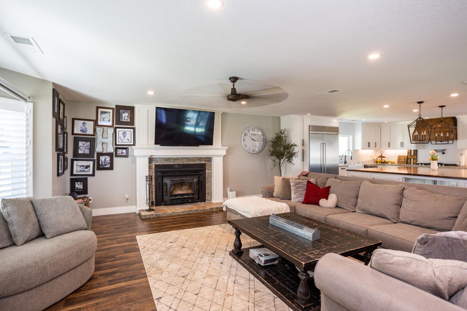 9337 Creekside Ln, Modesto, CA 95357