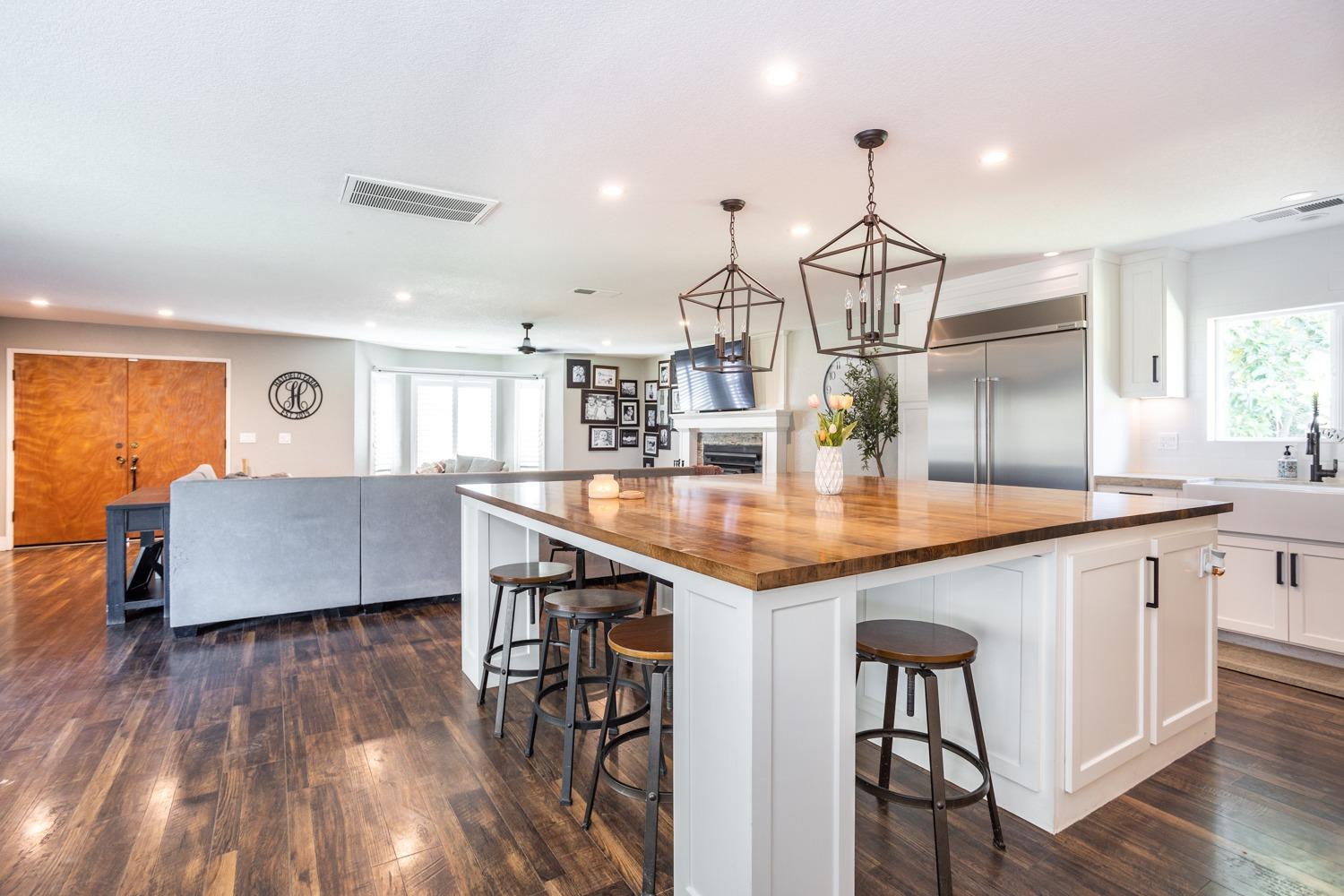 9337 Creekside Ln, Modesto, CA 95357