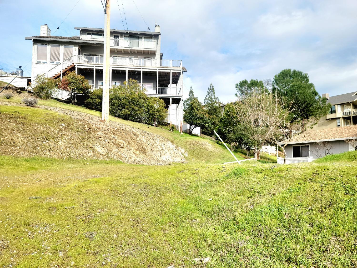 835 Foothill Rd, Copperopolis, CA 95228