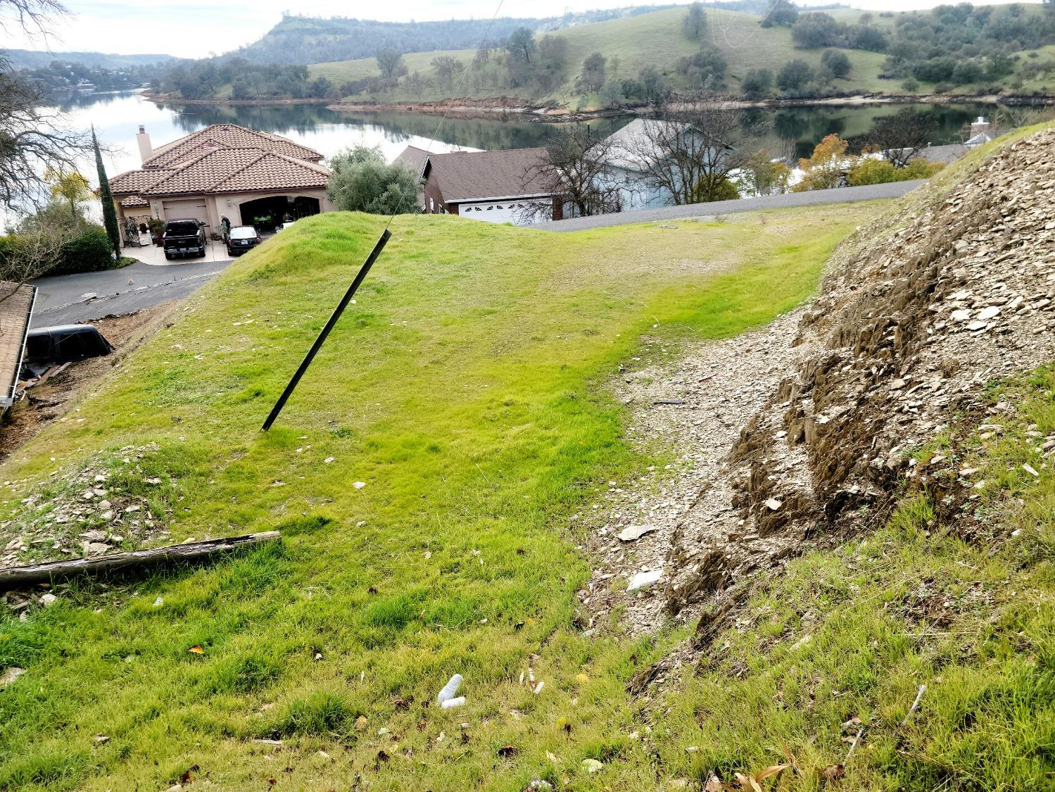 835 Foothill Rd, Copperopolis, CA 95228