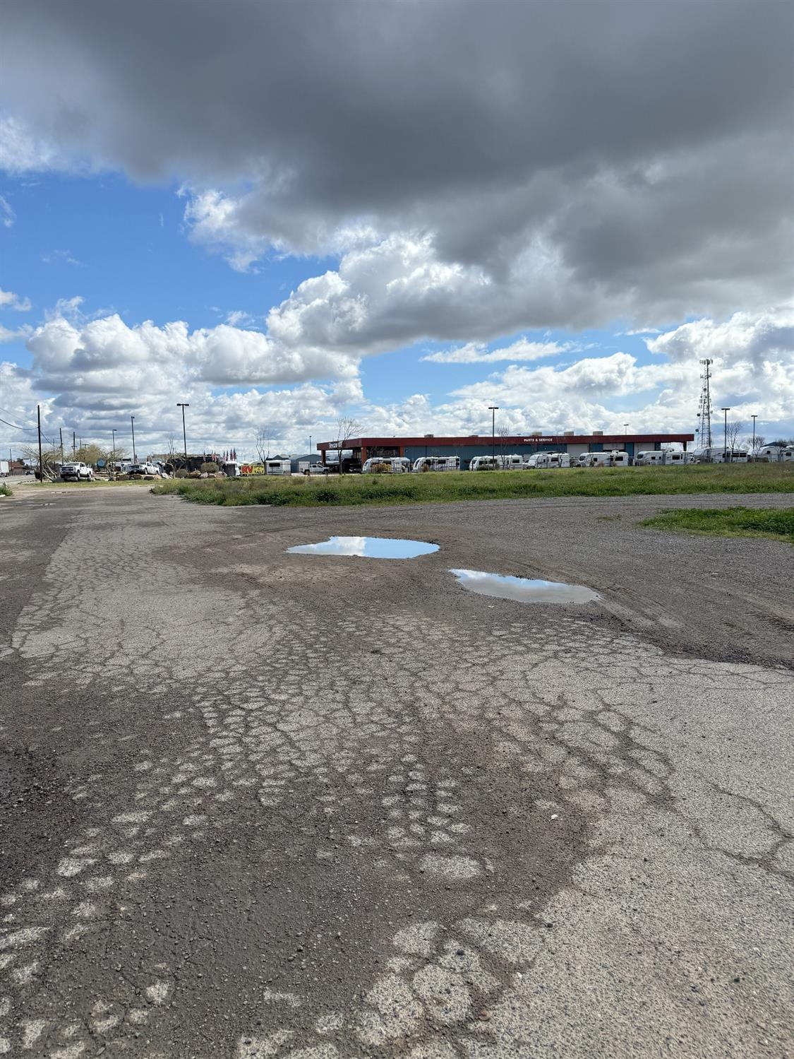 2527 E Pacheco Blvd, Los Banos, CA 95322