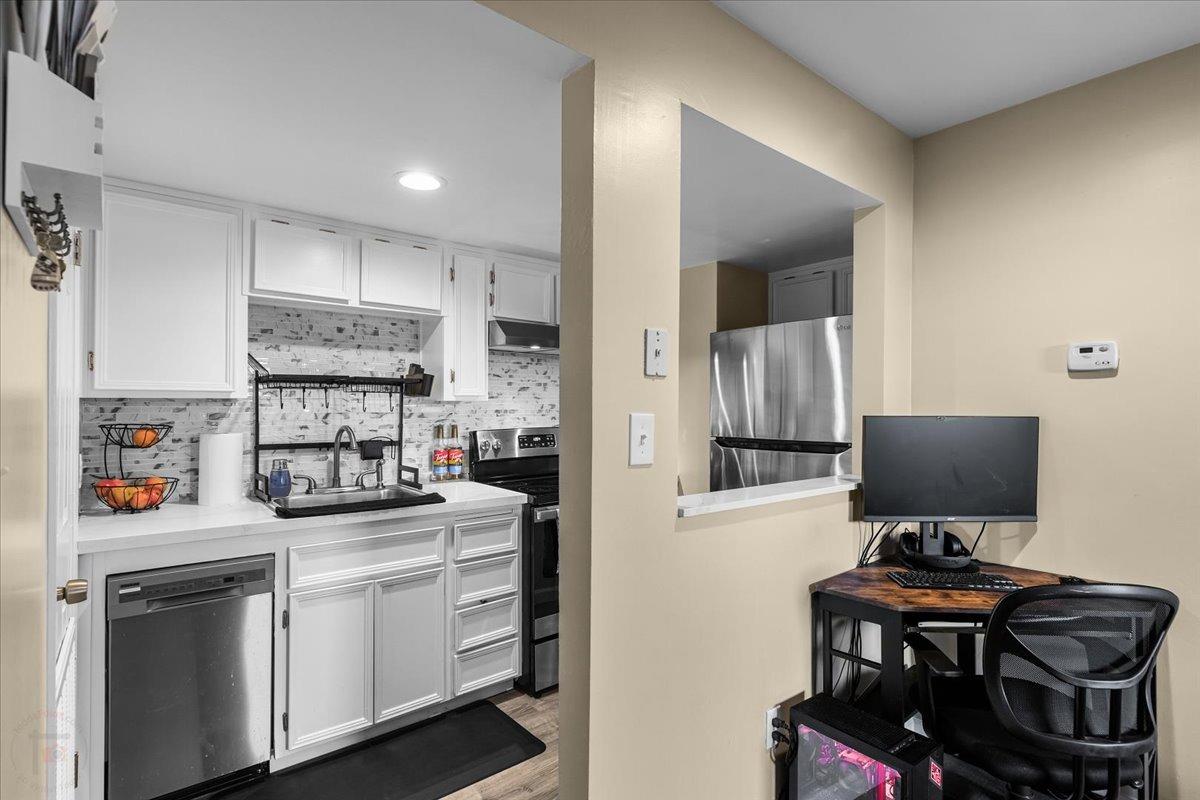 3701 Colonial Dr #23, Modesto, CA 95356