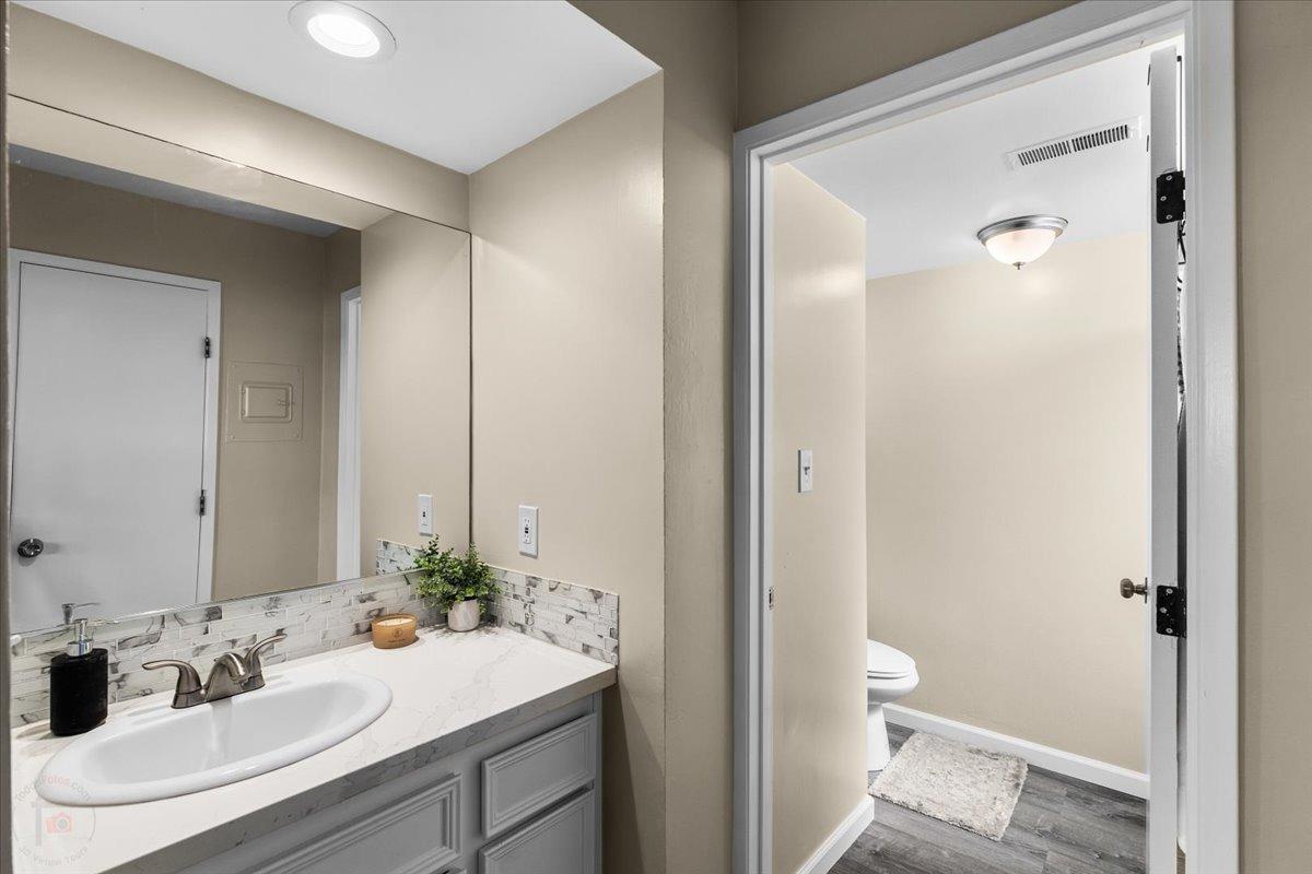 3701 Colonial Dr #23, Modesto, CA 95356