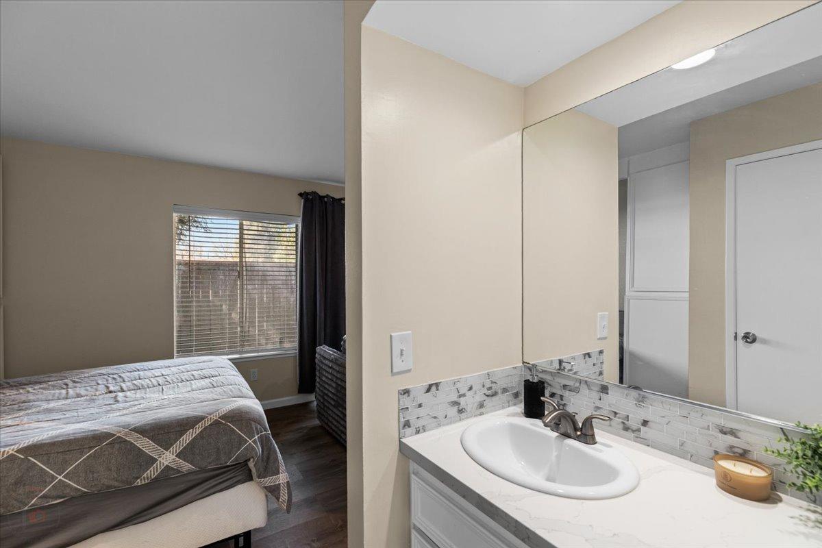 3701 Colonial Dr #23, Modesto, CA 95356