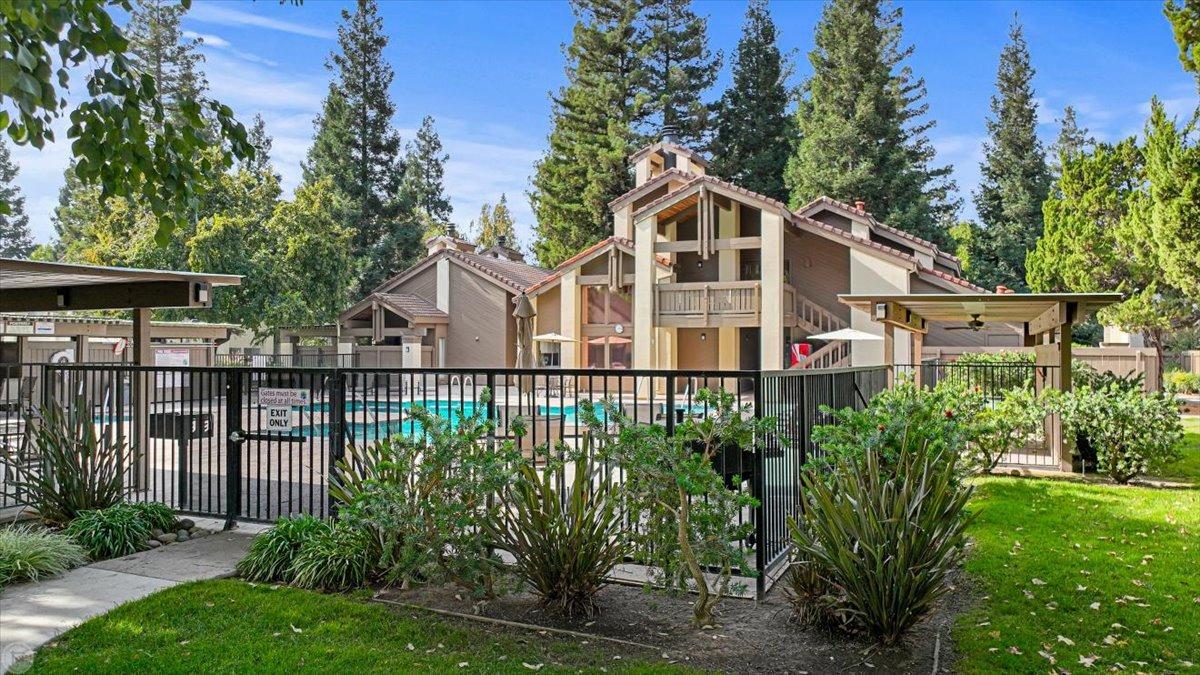 3701 Colonial Dr #23, Modesto, CA 95356