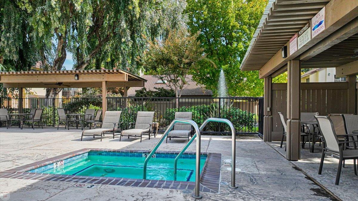 3701 Colonial Dr #23, Modesto, CA 95356