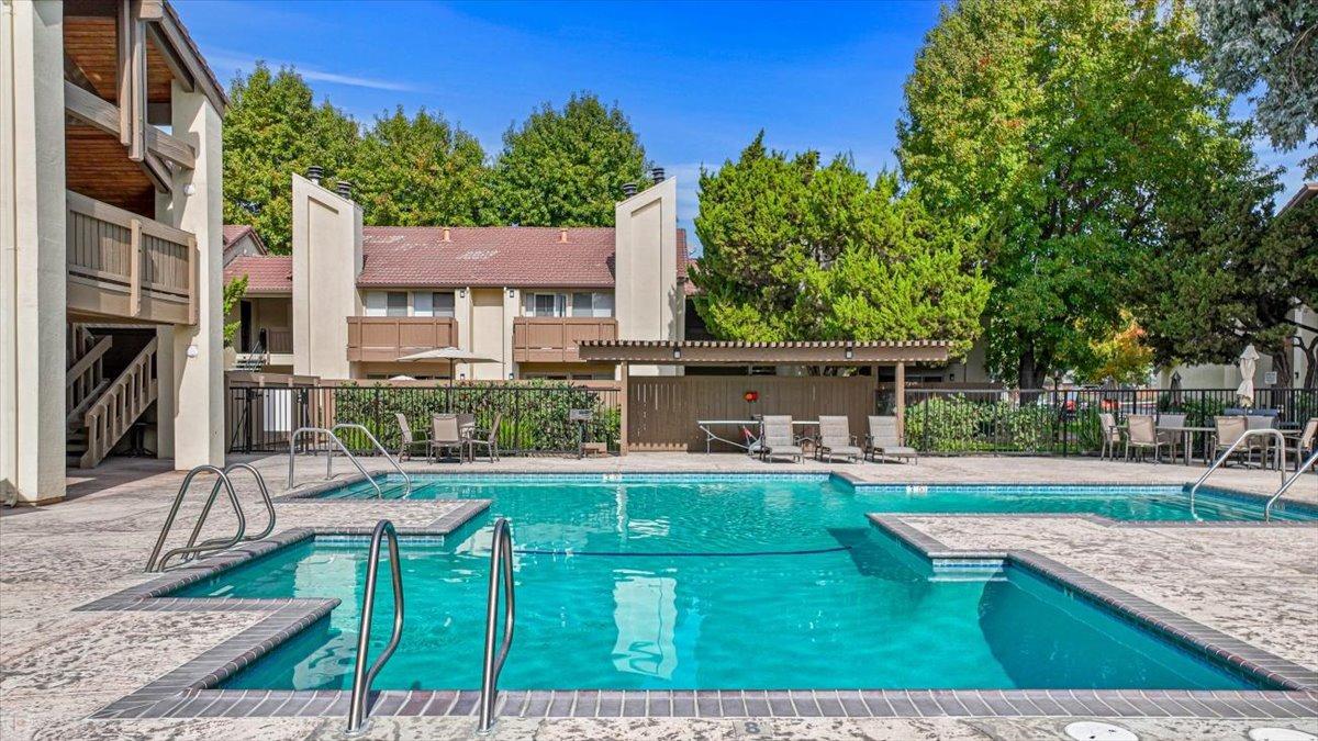 3701 Colonial Dr #23, Modesto, CA 95356