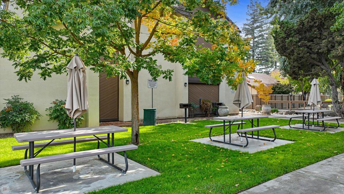 3701 Colonial Dr #23, Modesto, CA 95356