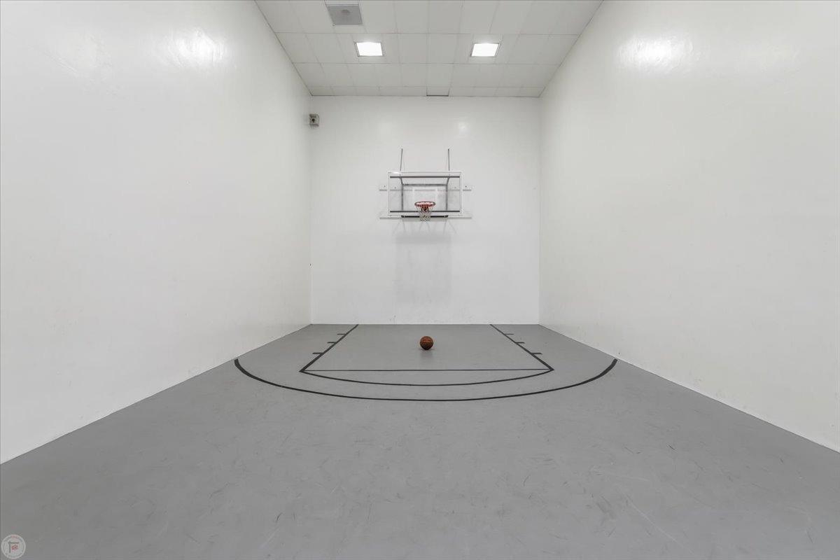 3701 Colonial Dr #23, Modesto, CA 95356