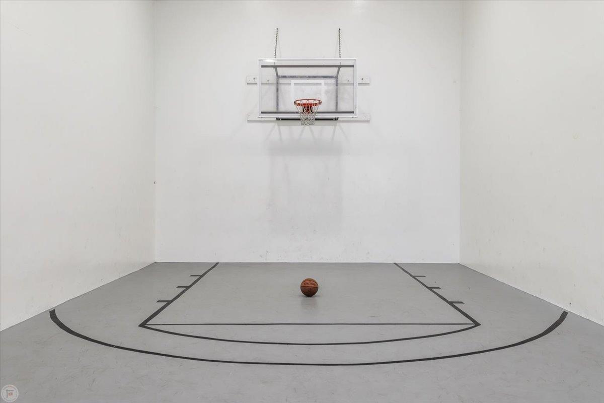 3701 Colonial Dr #23, Modesto, CA 95356