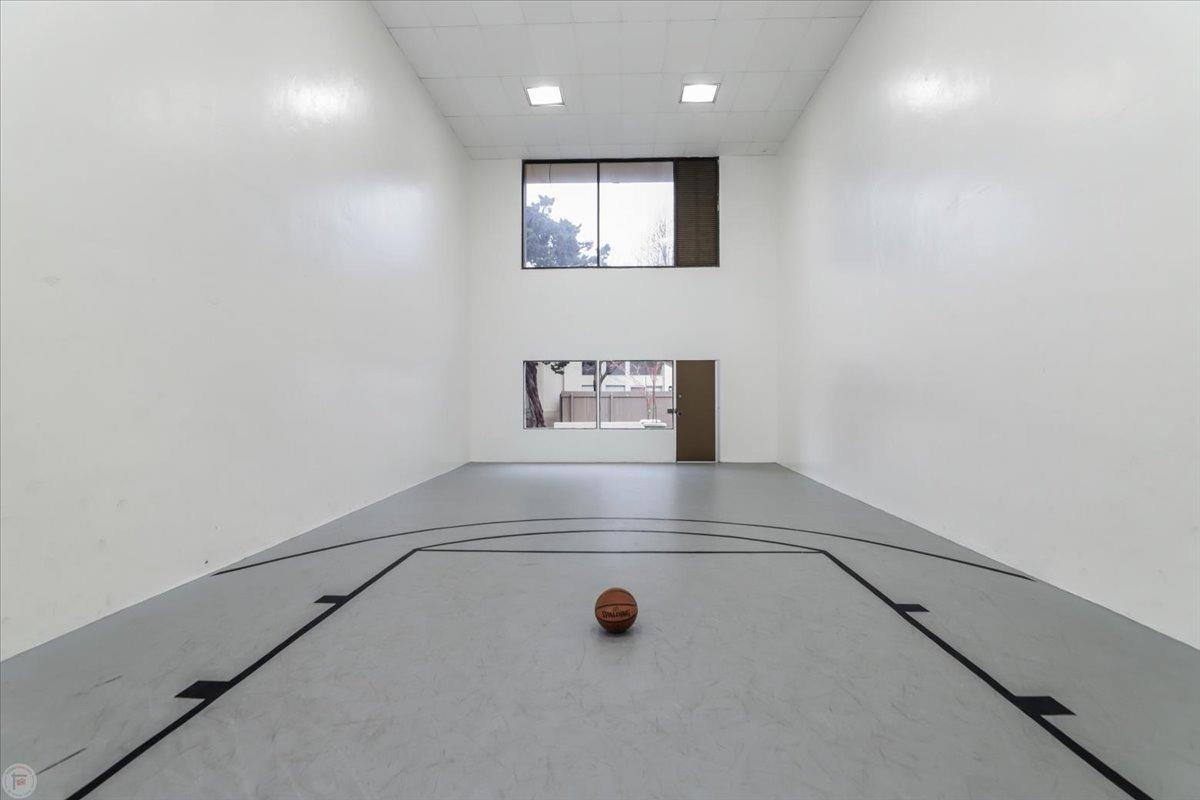 3701 Colonial Dr #23, Modesto, CA 95356