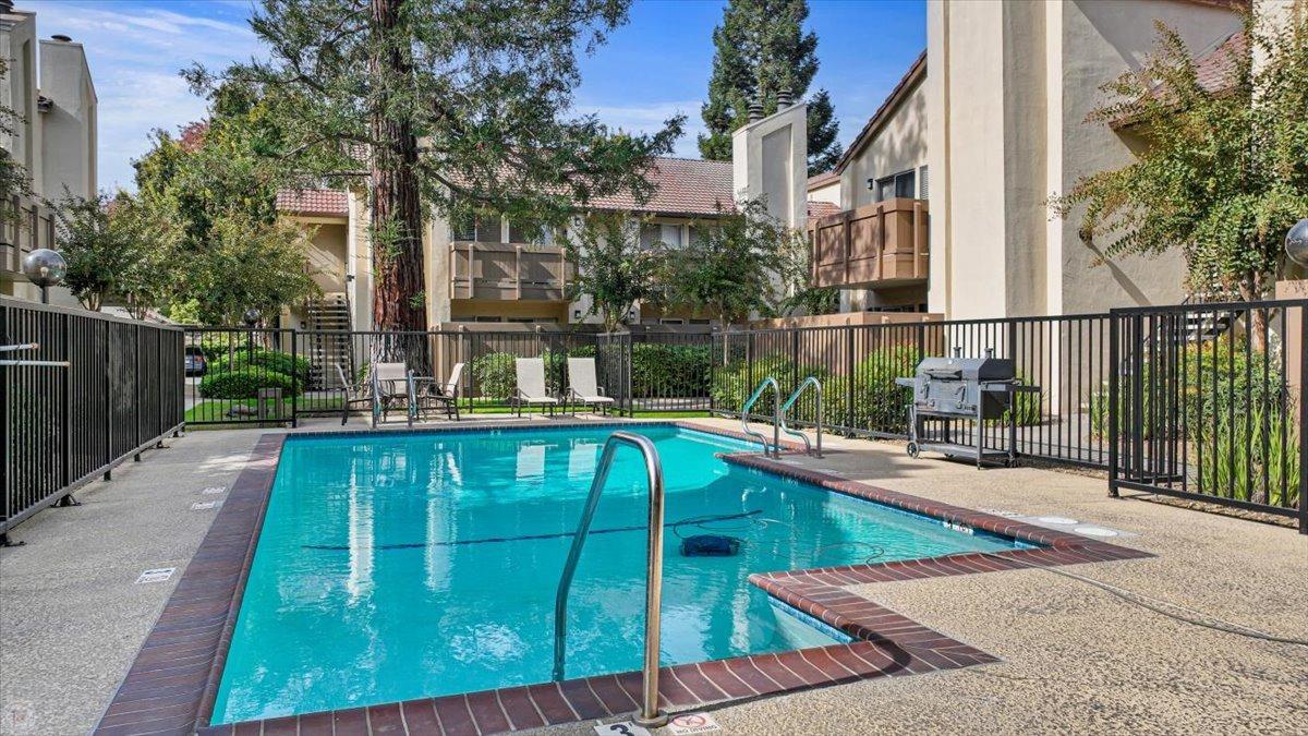 3701 Colonial Dr #23, Modesto, CA 95356