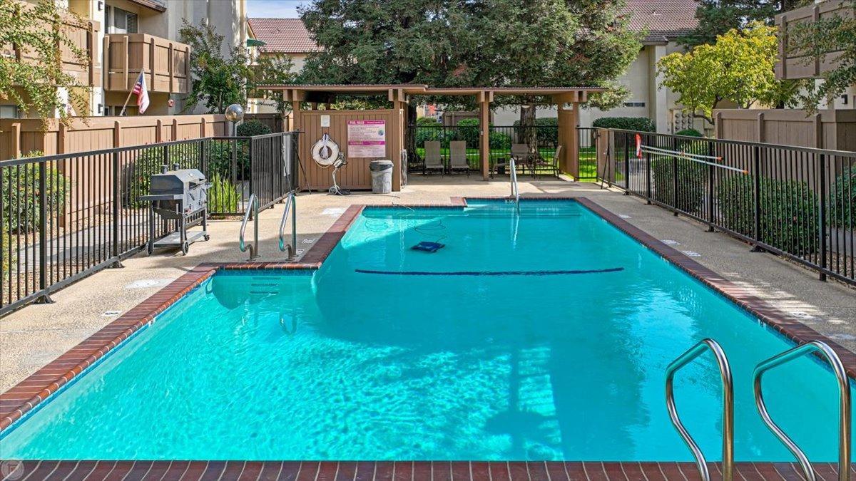 3701 Colonial Dr #23, Modesto, CA 95356