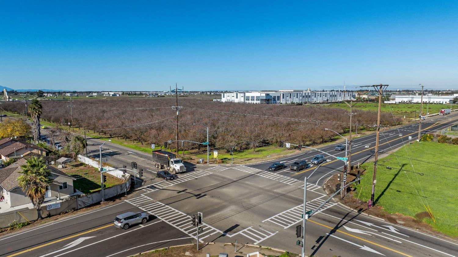 2105 N Airport Way, Manteca, CA 95336