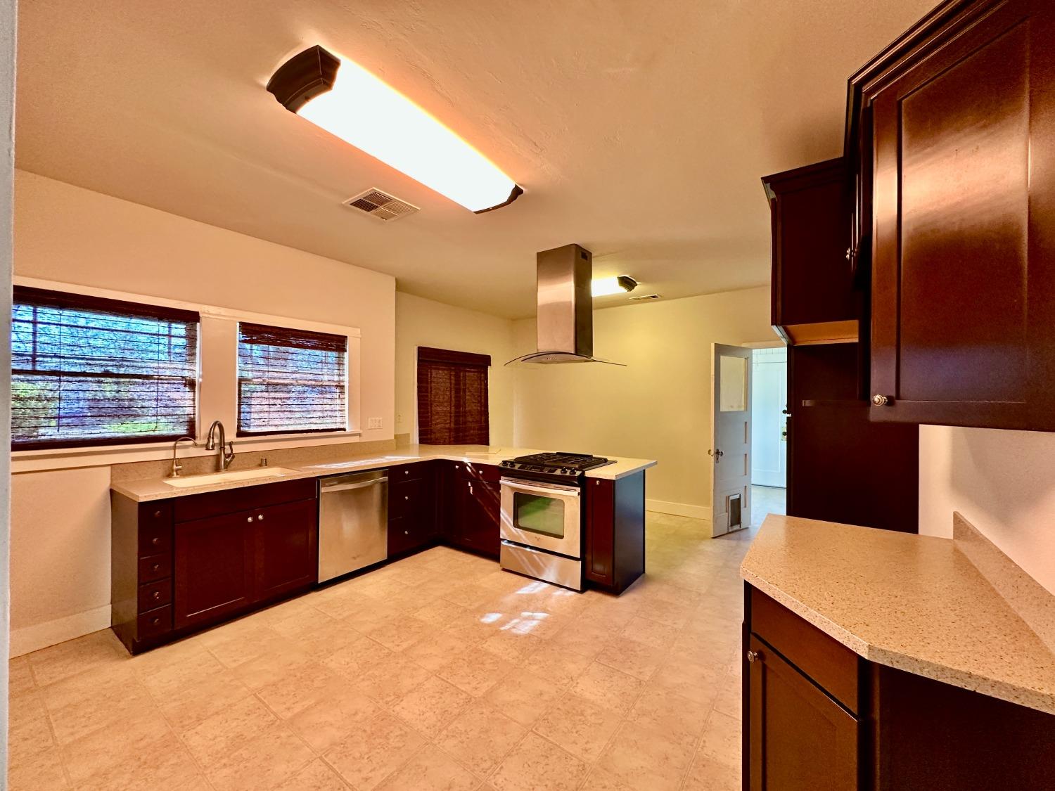 1059 Q St, Newman, CA 95360