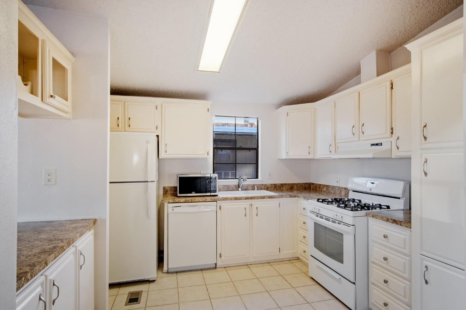 1500 Held Dr #103, Modesto, CA 95355