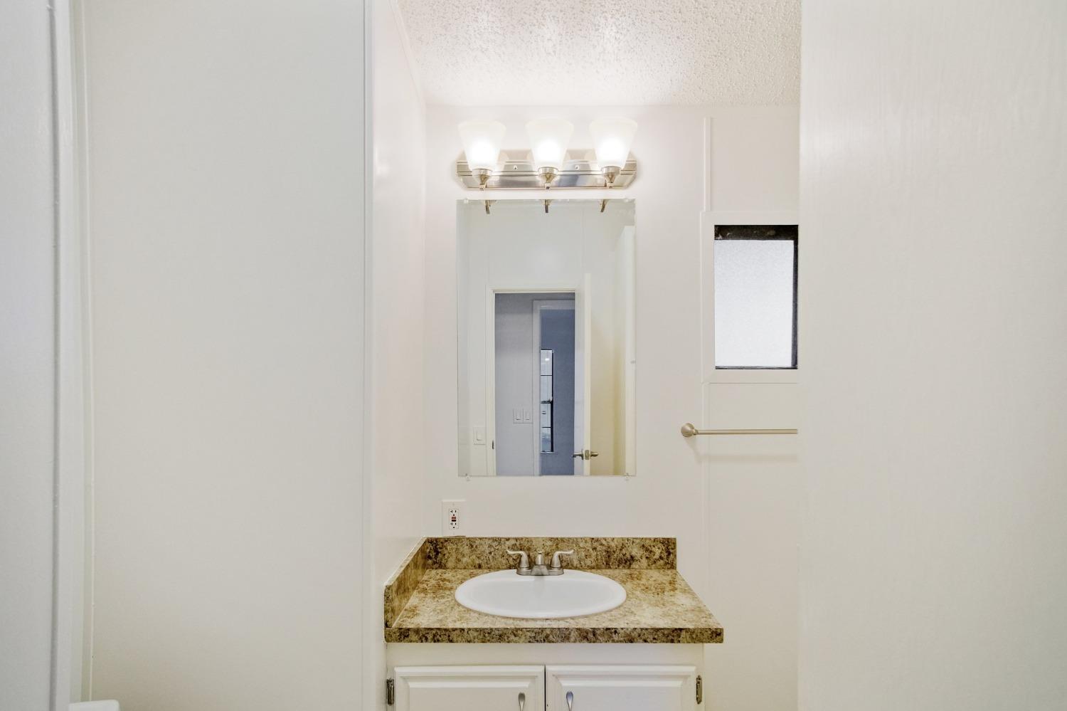 1500 Held Dr #103, Modesto, CA 95355