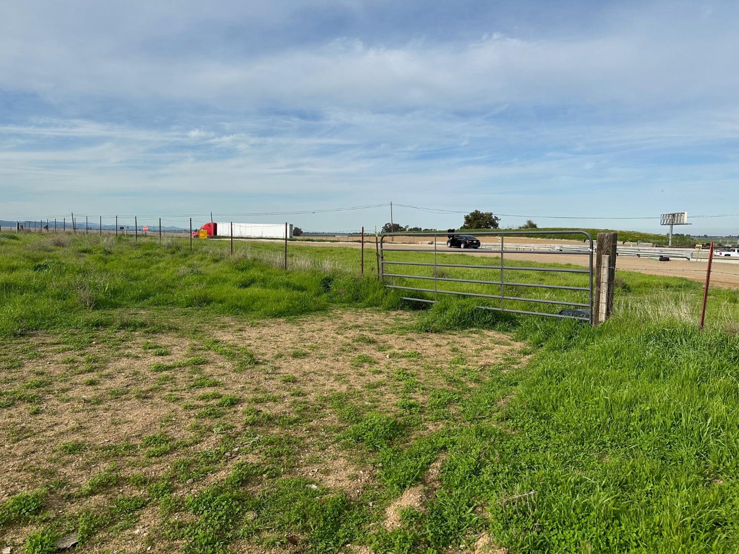 1 Billy Wright Rd, Los Banos, CA 93635