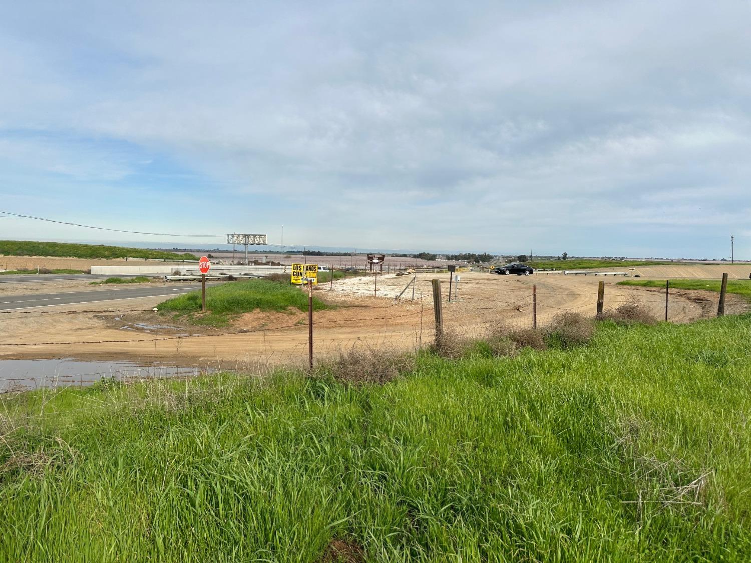 1 Billy Wright Rd, Los Banos, CA 93635