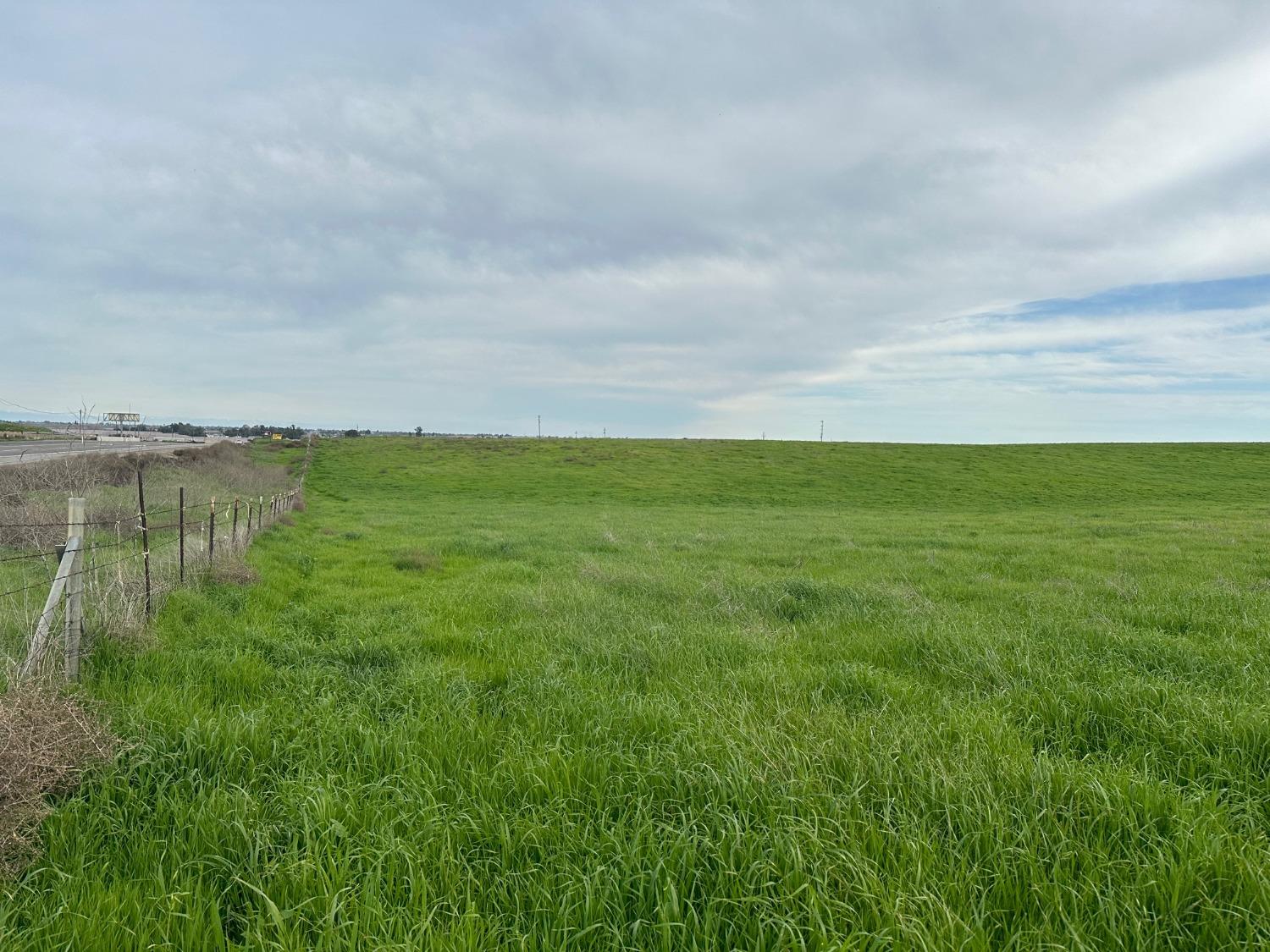 1 Billy Wright Rd, Los Banos, CA 93635