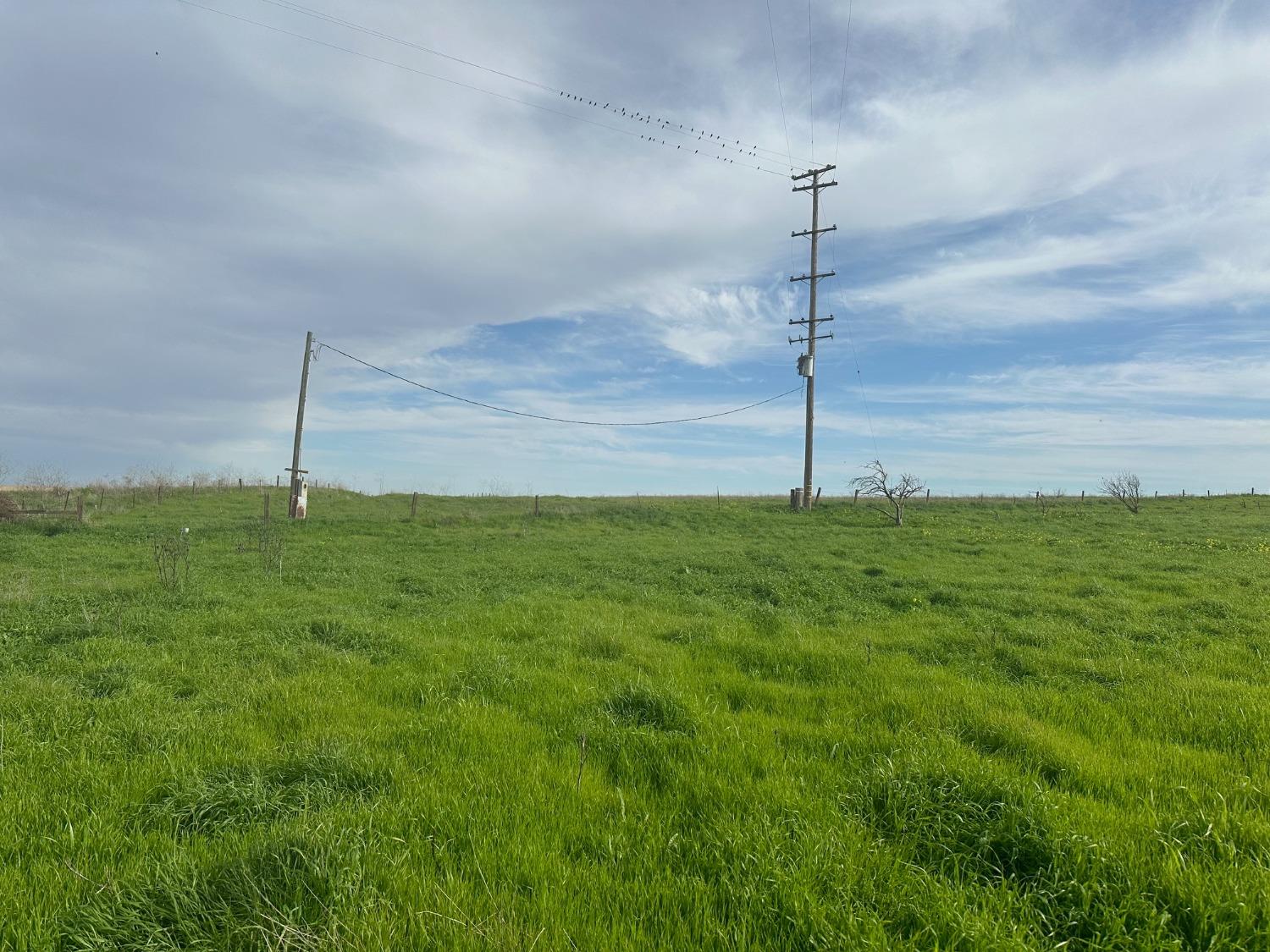 1 Billy Wright Rd, Los Banos, CA 93635