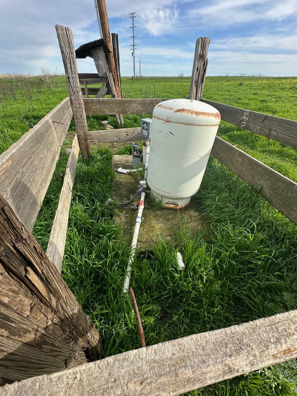 1 Billy Wright Rd, Los Banos, CA 93635