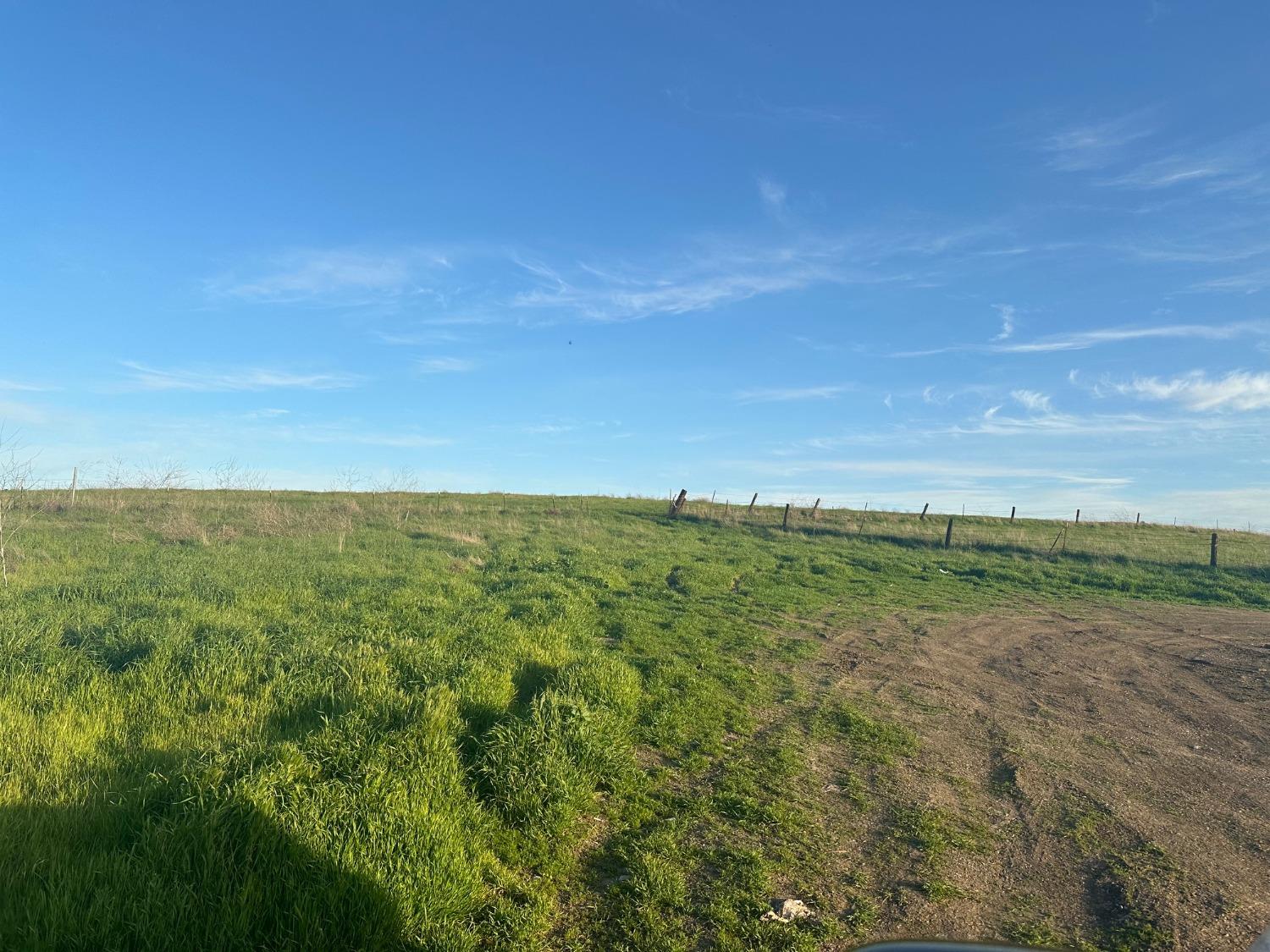 1 Billy Wright Rd, Los Banos, CA 93635