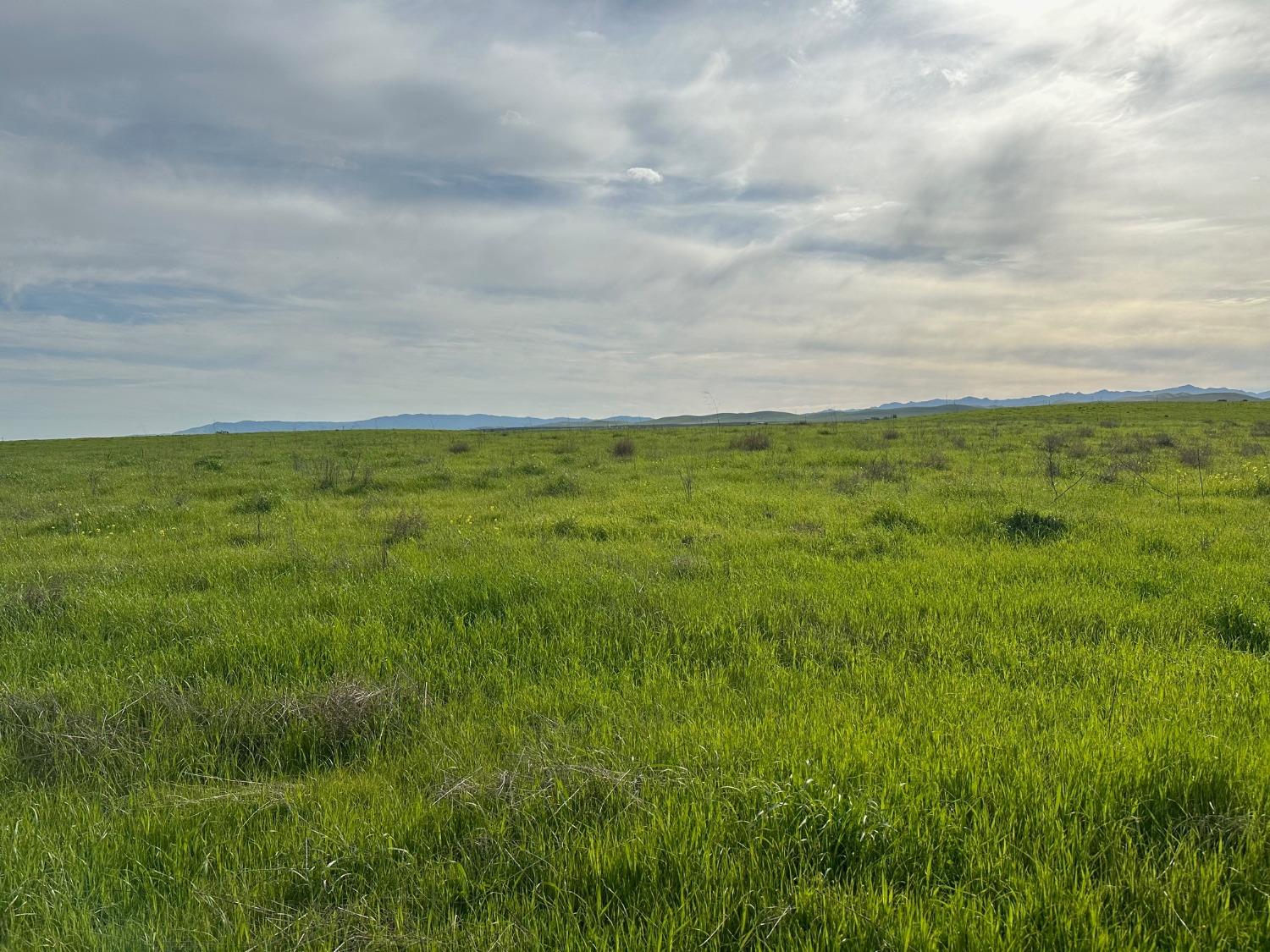 1 Billy Wright Rd, Los Banos, CA 93635