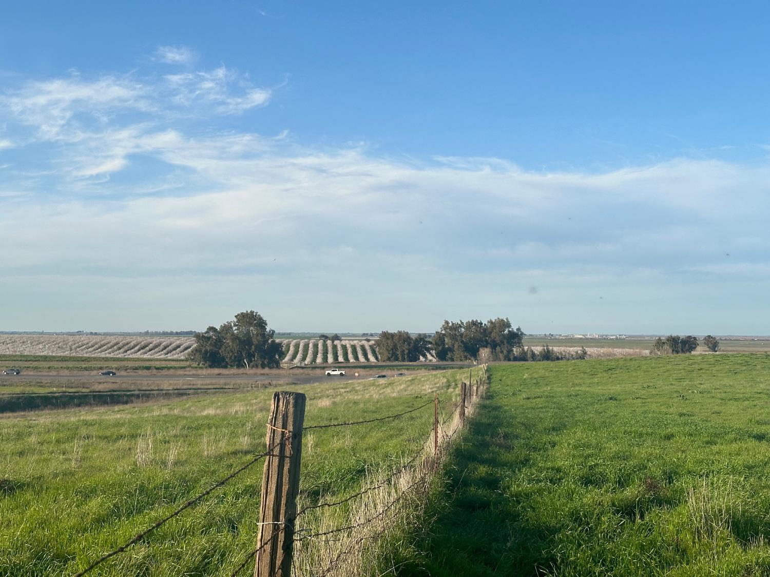 1 Billy Wright Rd, Los Banos, CA 93635