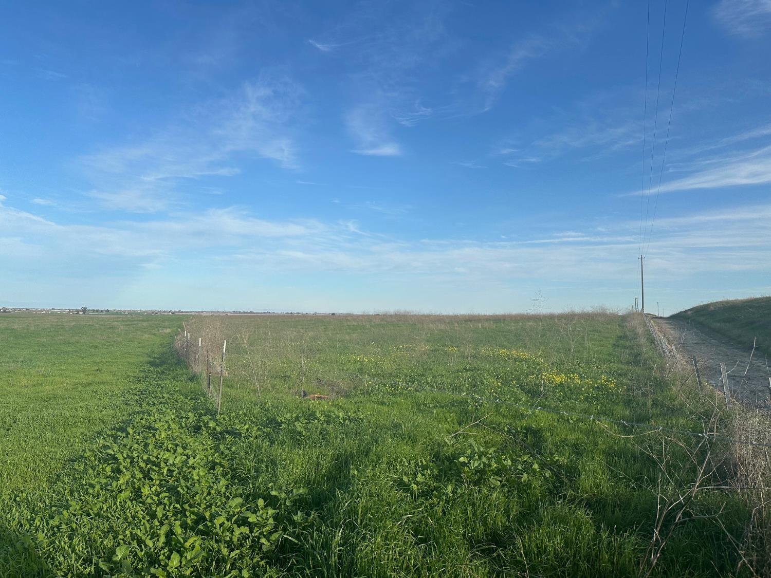 1 Billy Wright Rd, Los Banos, CA 93635