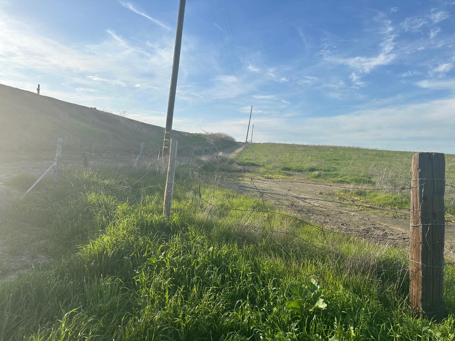 1 Billy Wright Rd, Los Banos, CA 93635