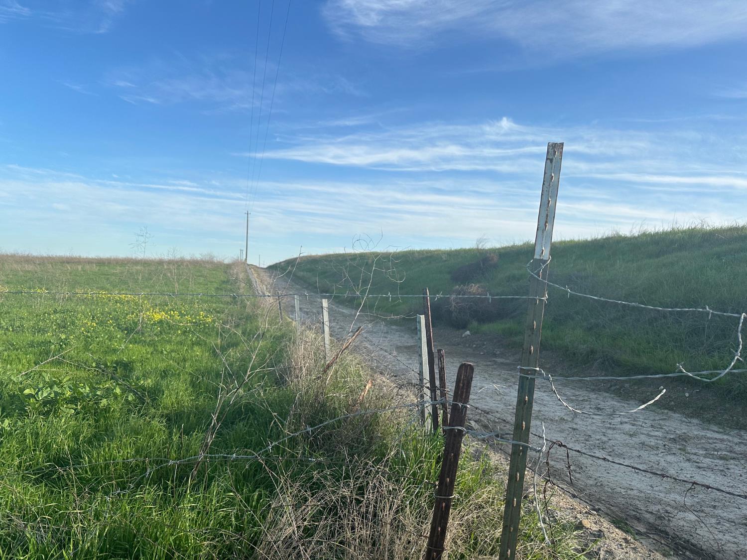 1 Billy Wright Rd, Los Banos, CA 93635