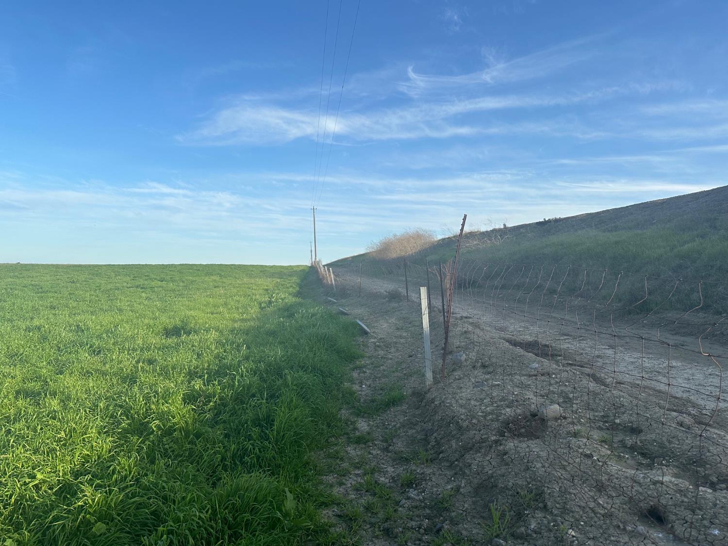 1 Billy Wright Rd, Los Banos, CA 93635