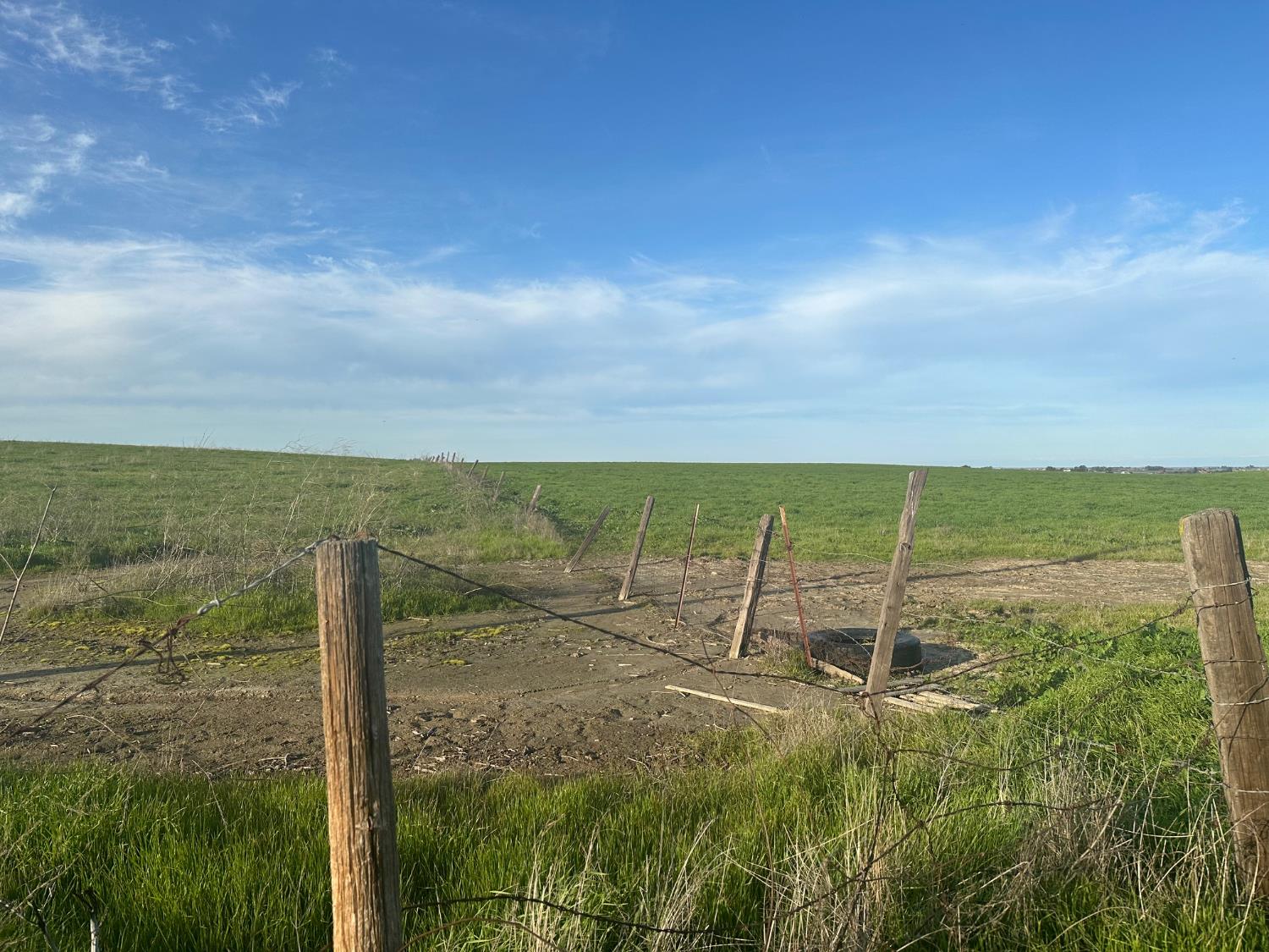 1 Billy Wright Rd, Los Banos, CA 93635