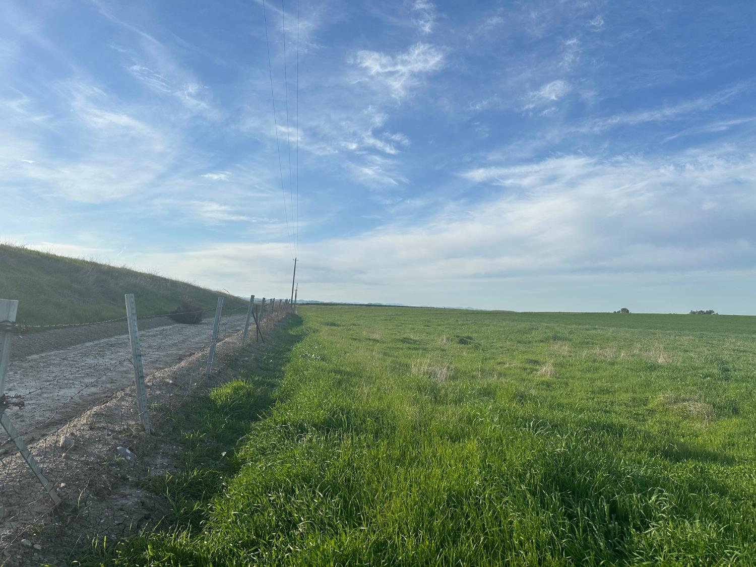 1 Billy Wright Rd, Los Banos, CA 93635