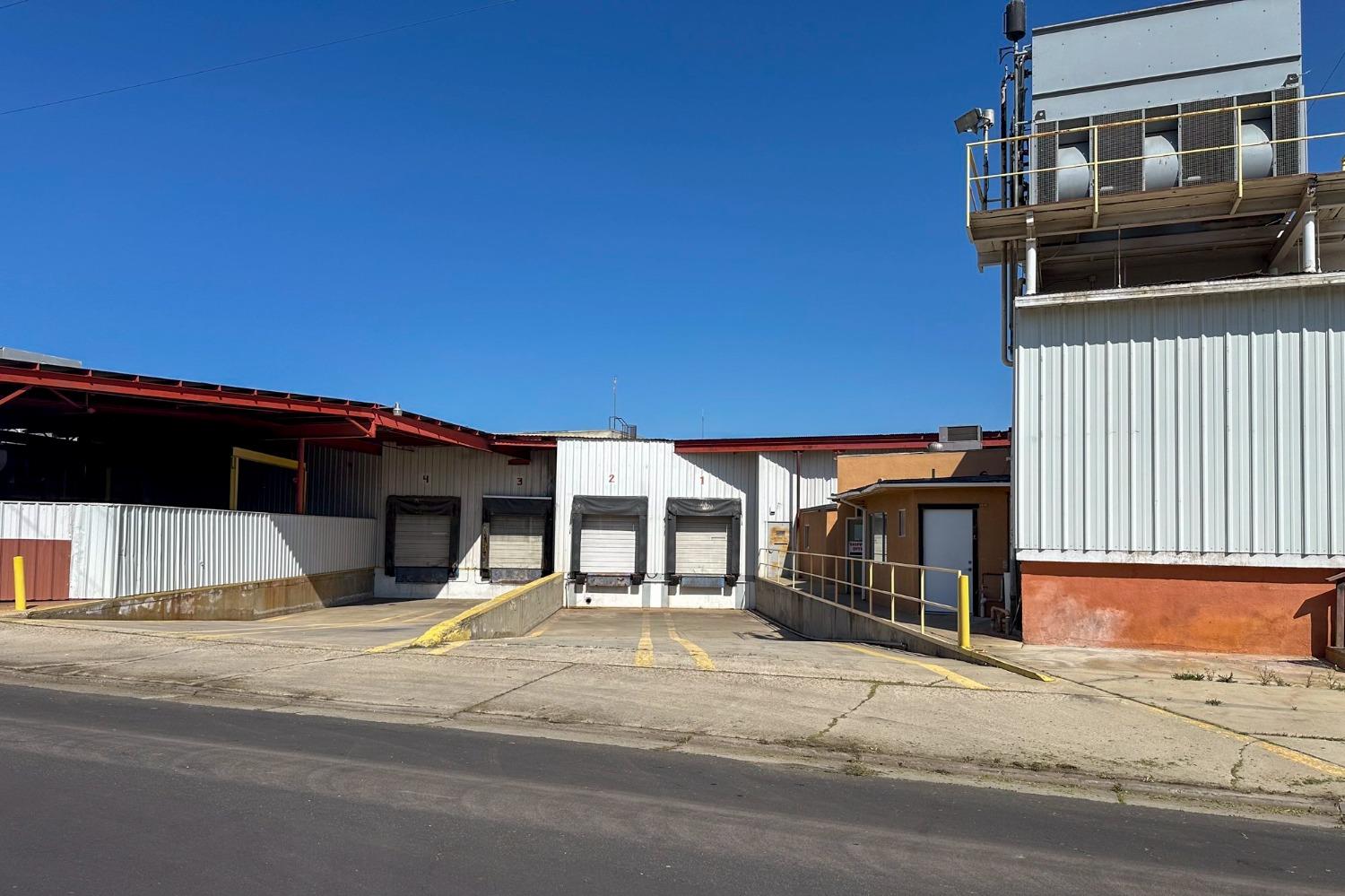 200 N Uruappan, Dinuba, CA 93618