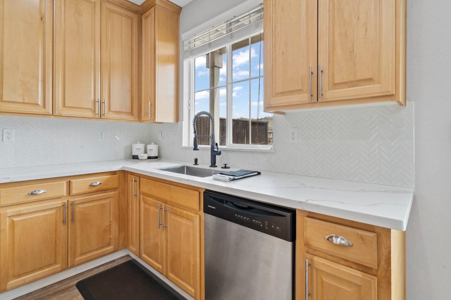 9389 Vintner Cir, Patterson, CA 95363