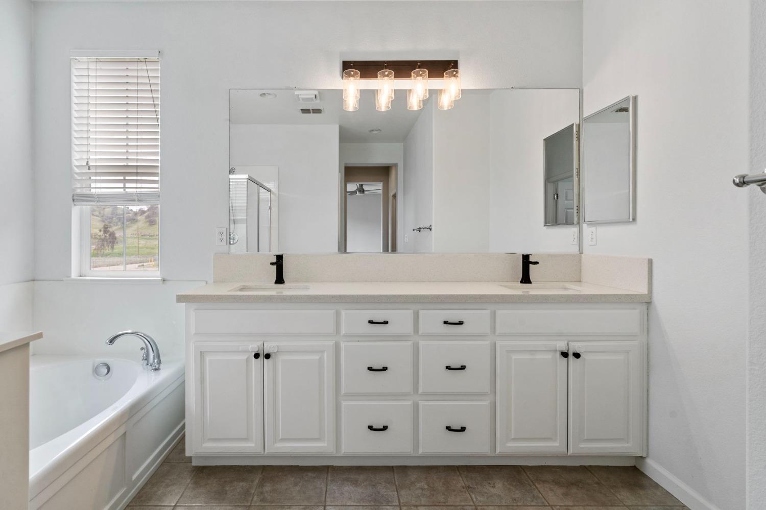 9389 Vintner Cir, Patterson, CA 95363