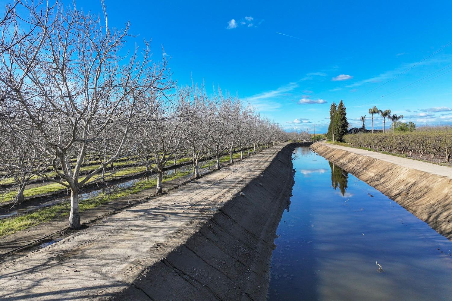 3012 N Oakmore St, Tulare, CA 93274