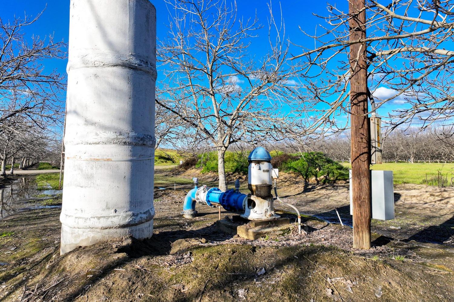 3012 N Oakmore St, Tulare, CA 93274