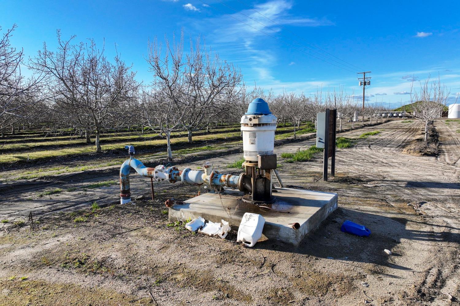 3012 N Oakmore St, Tulare, CA 93274